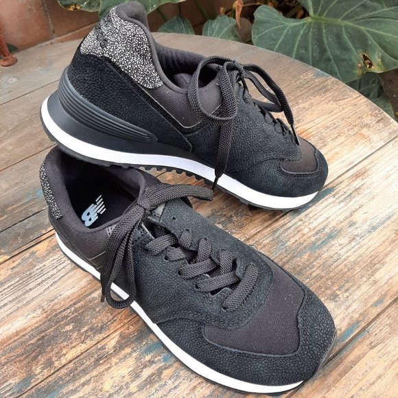 new balance pebbled street